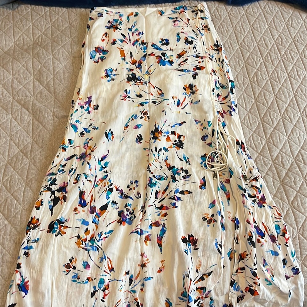 Women’s White Floral skirt